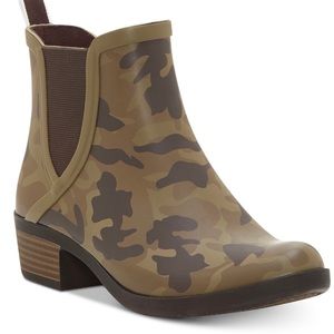Lucky brand Basel camo rain boots size 7